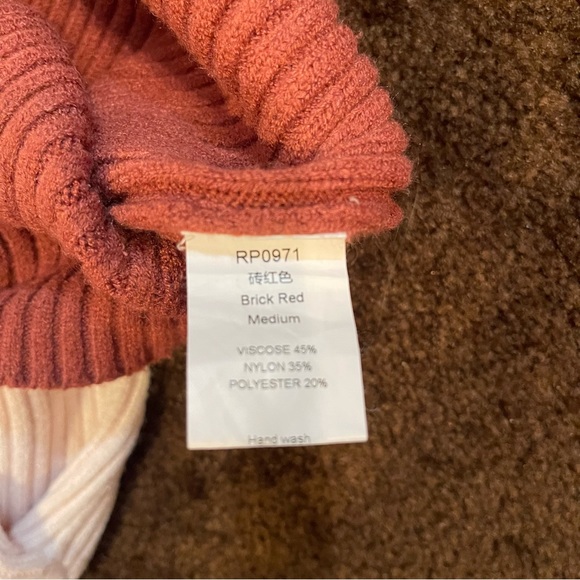 Turtle neck - Picture 3 of 3